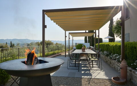 Villa Il Colto: Møbel, Udendørs Møbler, Skygge, Udendørs Bord, Stol, Have, Udendørs Struktur, Pergola, Backyard, Landscaping