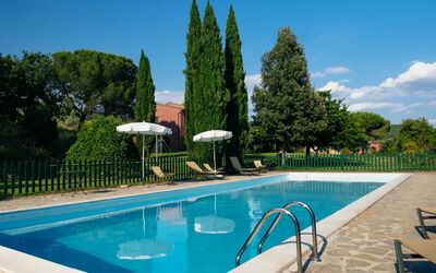 Agriturismo le Case Rosse di Montebuono: Svømmepøl, Udendørs Møbler, Skygge, Udvej, Eco Hotel, Have, Estate, Hacienda, Liggestol, Landscaping