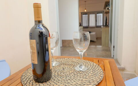 Malika: Bordservice, Møbel, Drinkware, Bord, Flaske, Serveware, Barware, Glasservice, Glas Flaske