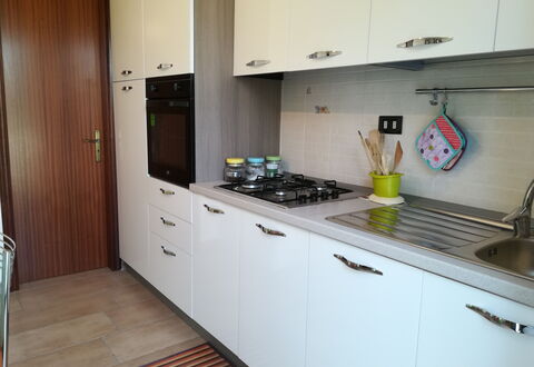 Villa Maddalena: Køkken, Større Bandage, Køkken Apparat, Countertop, Komfur, Komfur, Gulvbelægning, Cabinetry, Husholdningsapparat, Gaskomfur