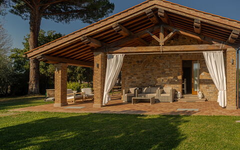 Villa Bolgheri Vermentino Castagneto Carducci: Træ, Tag, Land Lot, Sommerhus, Hjem, Skygge, Veranda, Udendørs Struktur, Estate, Bjælke