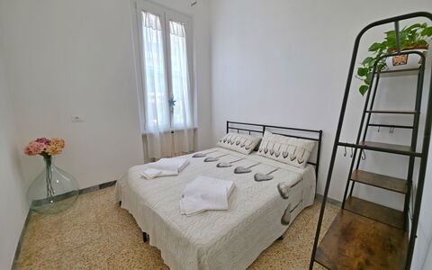 Casa Serena: Væg, Seng, Soveværelse, Etage, Gulvbelægning, Sengetøj, Sengetøj, Indretning, Bed Frame, Møbel