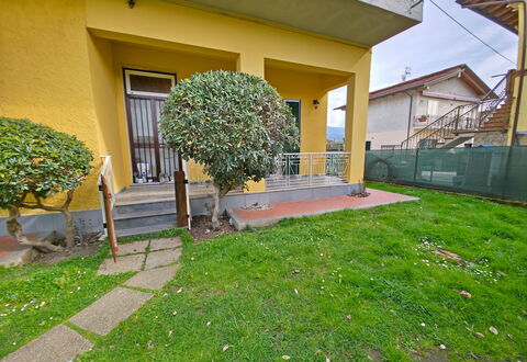 Casa Serena: Busk, Have, Lawn, Gård, Backyard, Landscaping, Skygge, Hæk, Gårdsplads, Walkway