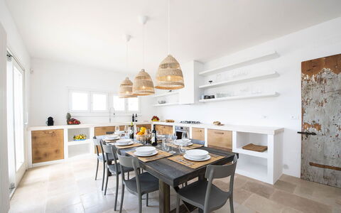 Villa Il Guaceto: Møbel, Indretning, Træ, Gulvbelægning, Loft, Køkken, Etage, Stol, Køkken & Spisebord, Belysning