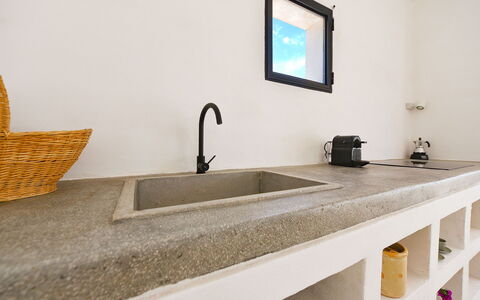 Trulli Fontana: Sanitærarmatur, Countertop, Tap, Vvs, Håndvask, Flise, Køkken, Køkkenvask, Cabinetry, Granit