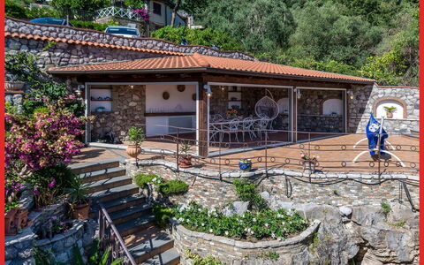 Villa Pietraluna: Stenmur, Have, Cobblestone, Flise, Skygge, Landscaping, Udendørs Struktur, Hacienda, Eco Hotel, Blomsterkrukke