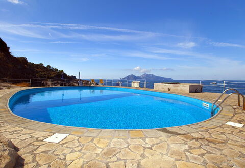 Villa Mary: Blå, Vand, Svømmepøl, Hav, Coastal Og Oceaniske Landskabsformer, Kyst, Ocean, Tropics, Strand, Bugt