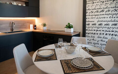Casa Mario: Møbel, Indretning, Træ, Køkken, Gulvbelægning, Countertop, Hjem, Lysarmatur, Belysning, Værelse