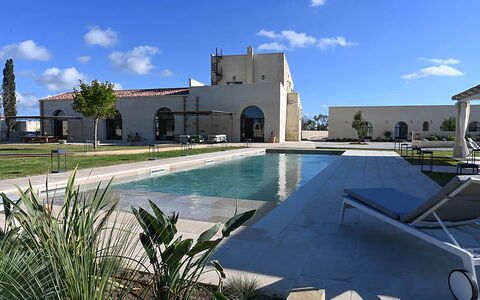 Masseria Loyola: Estate, Landscaping, Hacienda, Have, Beton, Villa, Gård, Skygge, Gårdsplads, Mansion