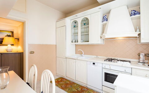 Casa Azul: Køkken, Indretning, Gulvbelægning, Større Bandage, Countertop, Køkken Apparat, Træ, Etage, Cabinetry, Møbel