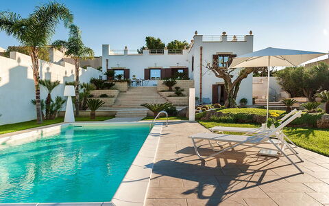 Villa la Pigna: Svømmepøl, Udvej, Estate, Have, Landscaping, Blomsterkrukke, Eco Hotel, Hacienda, Villa, Gårdsplads
