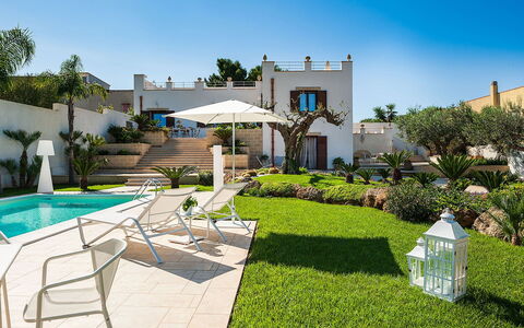Villa la Pigna: Boligområde, Udvej, Have, Hjem, Svømmepøl, Blomsterkrukke, Estate, Landscaping, Eco Hotel, Hacienda