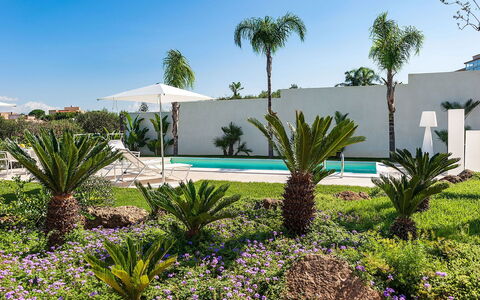 Villa la Pigna: Grøn, Have, Landscaping, Udvej, Eco Hotel, Botanisk Have, Svømmepøl