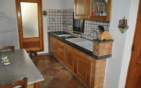 Casa 2 Ulivi: Køkken, Countertop, Gulvbelægning, Cabinetry, Køkken Apparat, Møbel, Træ, Indretning, Etage, Større Bandage