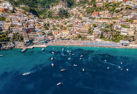 Casa Palazzo: Krop Af Vand, Kyst, Hav, Sommer, Coastal Og Oceaniske Landskabsformer, Båd, Strand, Turistattraktion, Ocean, Vandfartøjer