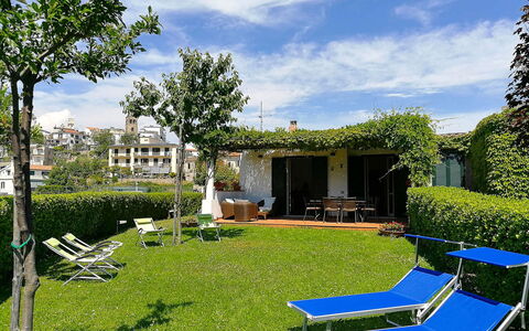 Il Giardino di Ravello: Busk, Have, Bunddække, Lawn, Udendørs Møbler, Skygge, Backyard, Gård, Landscaping, Hacienda