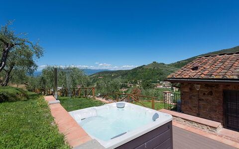 Il Podere: Svømmepøl, Bakke, Bjergkæde, Hill Station, Udvej, Eco Hotel, Dal, Badekar, Jacuzzi
