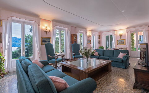 Villa Camilla: Møbel, Indretning, Hjem, Lejlighed, Værelse, Stol, Loft, Couch, Stue