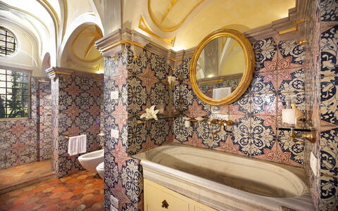 Palazzo Santa Croce: Indretning, Gulvbelægning, Flise, Loft, Sanitærarmatur, Mosaic, Keramisk, Badeværelse, Porcelæn, Tap