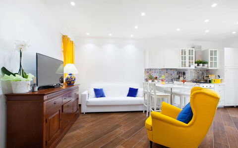 Villa del Saraceno: Møbel, Indretning, Gulvbelægning, Etage, Couch, Træ, Bord, Loft, Værelse, Stue