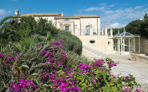 Villa Gemma: Busk, Have, Estate, Mansion, Landscaping, Hacienda, Villa, Gård, Indkørsel, Botanisk Have