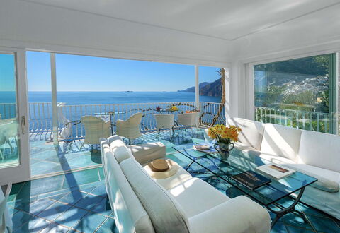 Villa Magnolia: Møbel, Udvej, Stol, Bord, Indretning, Hav, Lejlighed, Køkken & Spisebord, Hotel, Eco Hotel