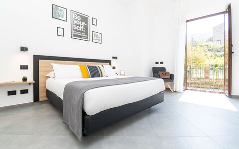 Apartment Vittoria: Indretning, Møbel, Etage, Hjem, Lejlighed, Stol, Seng, Hotel, Bed Frame, Soveværelse
