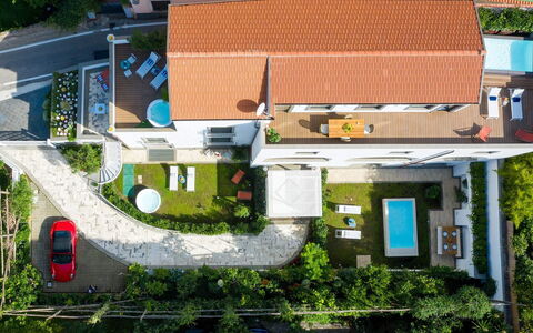 Suite Plumbago: Boligområde, Hus, Hjem, Kvarter, Tag, Urban Design, Landscaping, Estate, Have, Forstad