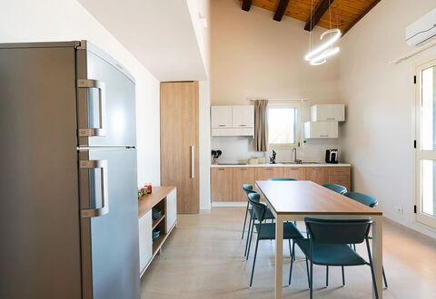 La Rosa dei Venti: Møbel, Indretning, Køkken, Køkken Apparat, Gulvbelægning, Træ, Countertop, Større Bandage, Loft, Stol