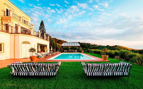Blue Star Villa: Estate, Mansion, Hacienda, Udvej, Villa, Hotel, Altan, Eco Hotel, Svømmepøl, Gårdsplads