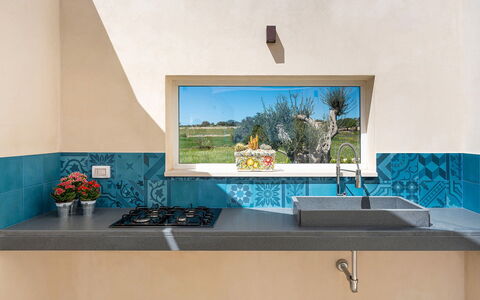 Villa Bruna: Blå, Væg, Køkken, Countertop, Flise, Maling, Beton, Naturmateriale, Stueplante, Bejdse