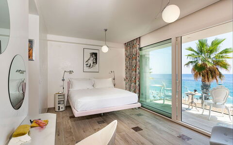 Casa Pink: Udvej, Hav, Møbel, Coastal Og Oceaniske Landskabsformer, Ocean, Kyst, Svømmepøl, Lejlighed, Hotel, Eco Hotel
