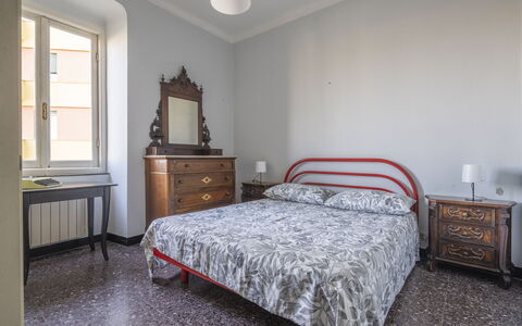 Da Federico, Apartment Genova Brignole: Soveværelse, Seng, Sengetøj, Gulvbelægning, Indretning, Etage, Sengetøj, Værelse, Bed Frame, Møbel