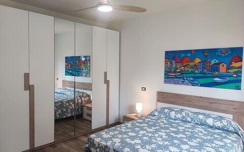 Casa Nadia: Møbel, Soveværelse, Indretning, Seng, Etage, Gulvbelægning, Sengetøj, Textile, Sengetøj, Værelse