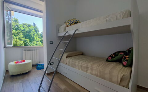 Casa Nadia: Soveværelse, Seng, Gulvbelægning, Indretning, Etage, Møbel, Sengetøj, Sengetøj, Værelse, Bed Frame