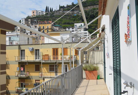 Casa Minori: Lejlighed, Kvarter, Boligområde, Altan, Urban Design, Kompositmateriale, Ejerlejlighed, Gelænder, Dagslys