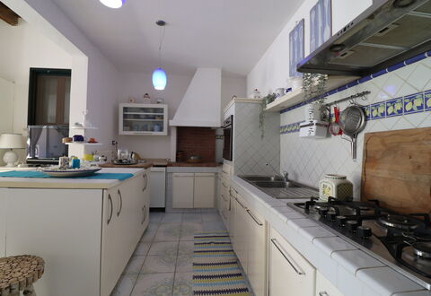 Villa Patrizia Otranto: Deluxe Countryside Retreat: Køkken, Countertop, Køkken Apparat, Gulvbelægning, Indretning, Større Bandage, Møbel, Køkkenvask, Cabinetry, Etage