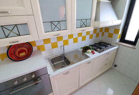 Gio: Køkken, Komfur, Større Bandage, Køkken Apparat, Countertop, Komfur, Træ, Gulvbelægning, Gaskomfur, Indretning