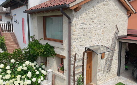 La Casetta dei Palù, Valdobbiadene: Væg, Hus, Hjem, Boligområde, Dør, Tag, Sommerhus, Blomsterkrukke, Have