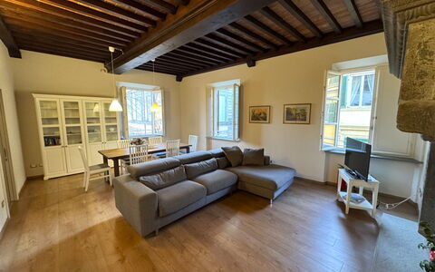 Casa Anna 13: Møbel, Indretning, Gulvbelægning, Etage, Træ, Loft, Couch, Værelse, Trægulve, Stue
