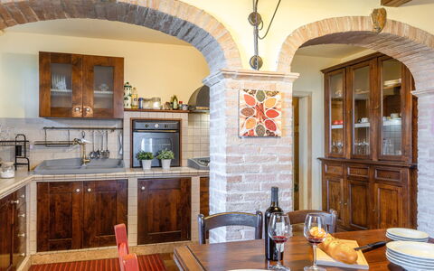 Casale Dolcemare: Møbel, Indretning, Gulvbelægning, Køkken, Træ, Cabinetry, Loft, Countertop, Stol, Køkken & Spisebord