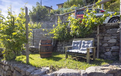 Valtellina 645: Stenmur, Blomsterkrukke, Have, Stueplante, Flise, Landscaping, Udendørs Møbler, Skygge, Backyard