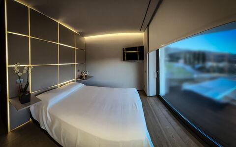 Villa Bilor Luxe: Belysning, Seng, Soveværelse, Hotel, Nat, Penthouselejlighed, Bed Frame, Sengetøj, Suite