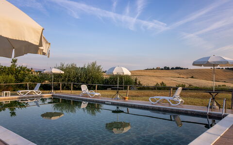 Il Giuncheto, Pool, Amazing View, Umbrian Countrys: Svømmepøl, Udendørs Møbler, Liggestol, Paraply