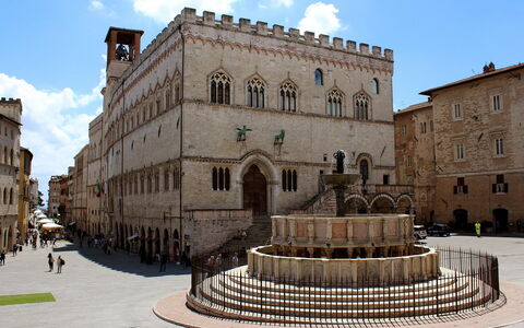 Il Giuncheto, Pool, Amazing View, Umbrian Countrys: Bygning, Væg, Vindue, City, Facade, Stad, Arkitektur, Offentlige Rum, Milepæl, Menneskelig Bosættelse