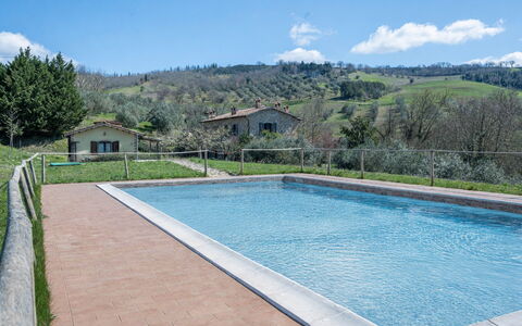 Il Giuncheto Apartments, Pool, Umbrian Countryside: Svømmepøl, Estate, Hacienda, Water Feature, Eco Hotel, Villa, Udvej, Stuehus, Backyard, Hegn