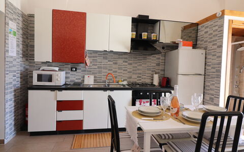 Galene'S Home: Møbel, Køkken, Indretning, Køkken Apparat, Gulvbelægning, Større Bandage, Countertop, Stol, Etage, Textile