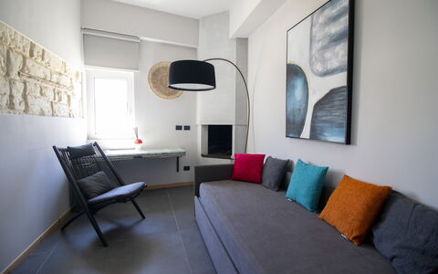 C-Home Historic House: Møbel, Indretning, Væg, Gulvbelægning, Etage, Værelse, Belysning, Hjem, Couch, Stue