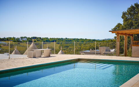 Trullo Emmebi Vista Valle D'Itria: Blå, Svømmepøl, Udendørs Møbler, Kompositmateriale, Udvej, Skygge, Eco Hotel, Dæk, Liggestol, Stol