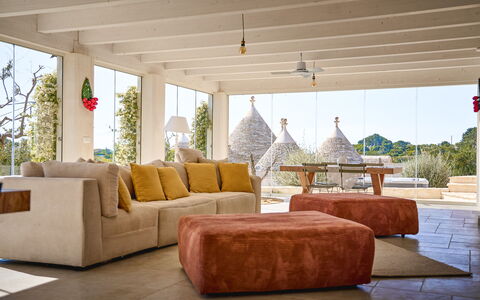 Trullo Emmebi Vista Valle D'Itria: Møbel, Couch, Træ, Indretning, Etage, Gulvbelægning, Stue, Hjem, Stol